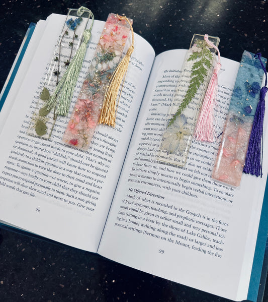 Curated Wonders: Resin Bookmark Kit (4-8 Students)